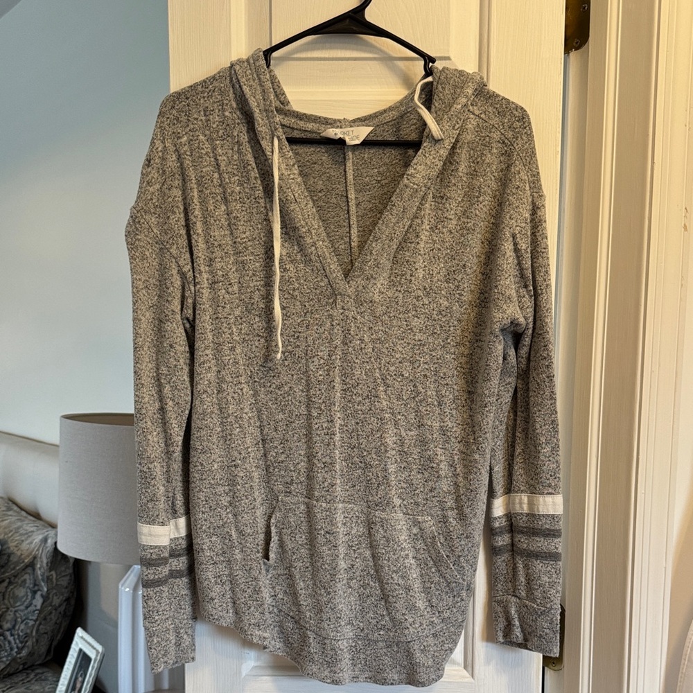 Market & Spruce Gray V-Neck Women's Sweater